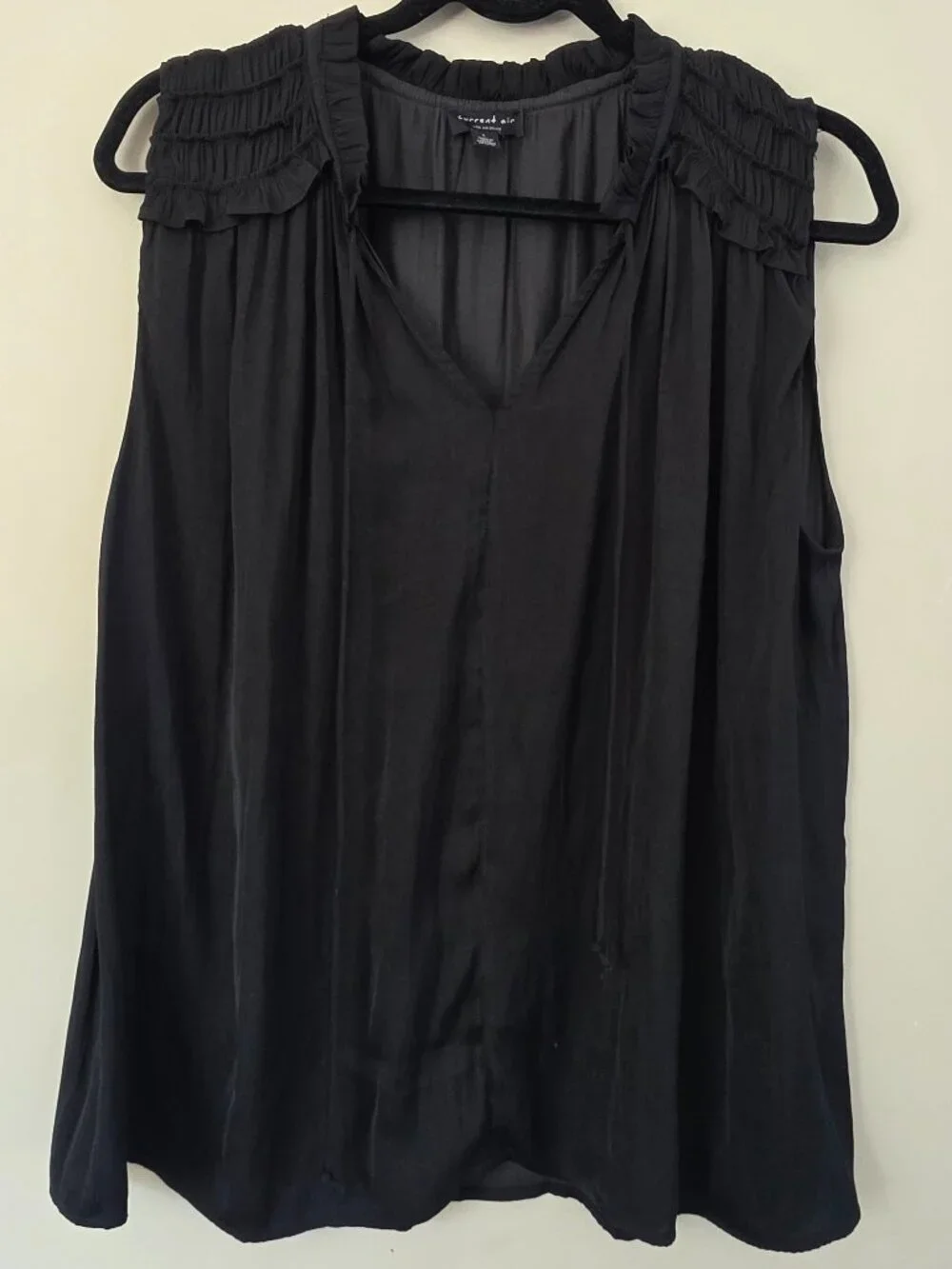 Current Air Black Sleeveless Ruffle Shoulder V-Neck Blouse Size Large